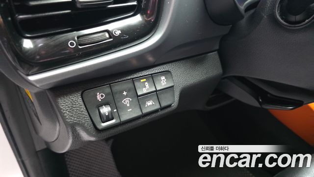 Kia Stonic 1.0 Turbo Prestige 2020 — фото 18