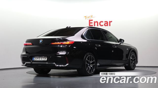 BMW 7 Series (G70) 740i sDrive M Sport 2023 — фото 2