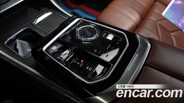 BMW 7 Series (G70) 740i sDrive M Sport 2023 — фото 9