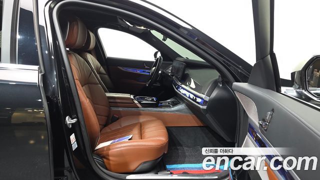 BMW 7 Series (G70) 740i sDrive M Sport 2023 — фото 11