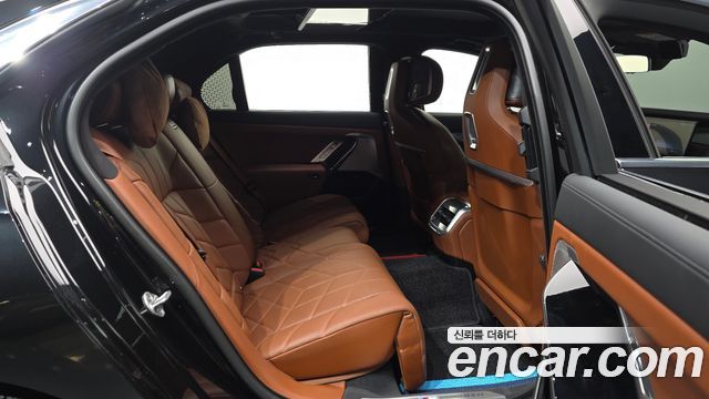 BMW 7 Series (G70) 740i sDrive M Sport 2023 — фото 12