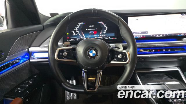 BMW 7 Series (G70) 740i sDrive M Sport 2023 — фото 13