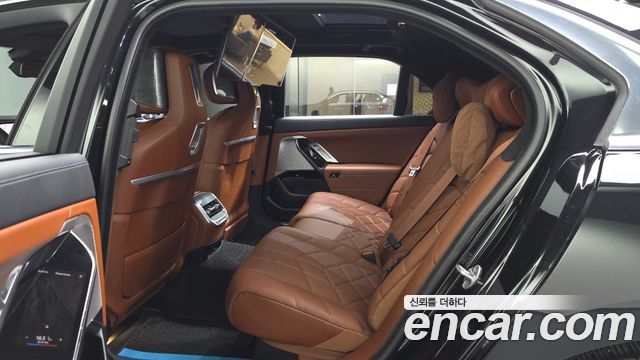 BMW 7 Series (G70) 740i sDrive M Sport 2023 — фото 26