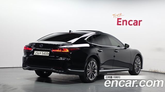 Lexus LS500h (V) 3.5 Platinum AWD 2021 — фото 2