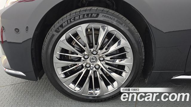 Lexus LS500h (V) 3.5 Platinum AWD 2021 — фото 5