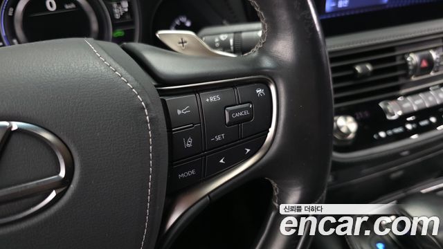 Lexus LS500h (V) 3.5 Platinum AWD 2021 — фото 42