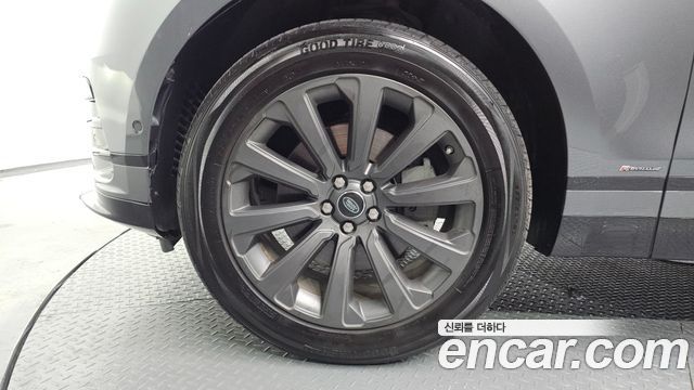 Land Rover Range Rover Velar 3.0 D300 R-Dynamic SE 2018 — фото 5