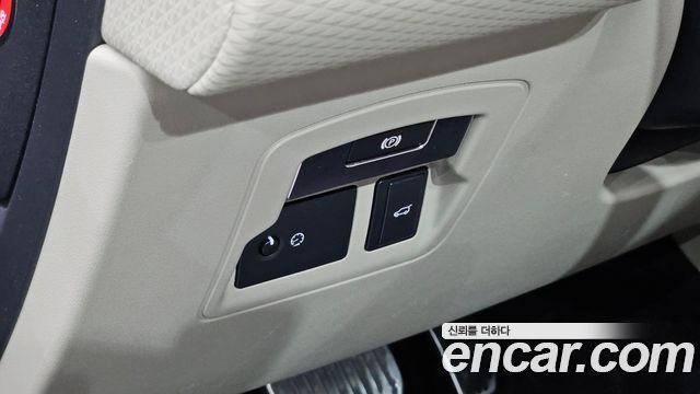 Land Rover Range Rover Velar 3.0 D300 R-Dynamic SE 2018 — фото 14