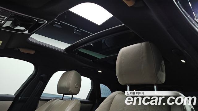 Land Rover Range Rover Velar 3.0 D300 R-Dynamic SE 2018 — фото 17
