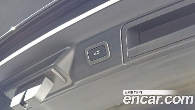 Land Rover Range Rover Velar 3.0 D300 R-Dynamic SE 2018 — фото 18