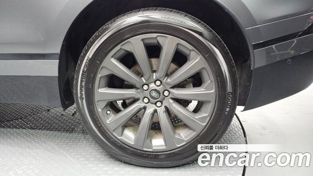 Land Rover Range Rover Velar 3.0 D300 R-Dynamic SE 2018 — фото 21