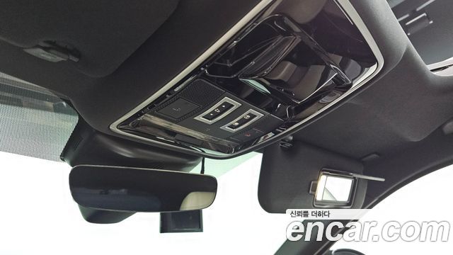 Land Rover Range Rover Velar 3.0 D300 R-Dynamic SE 2018 — фото 27