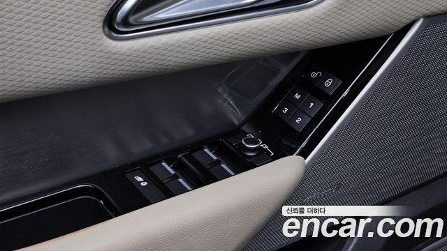Land Rover Range Rover Velar 3.0 D300 R-Dynamic SE 2018 — фото 30