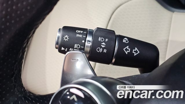 Land Rover Range Rover Velar 3.0 D300 R-Dynamic SE 2018 — фото 31