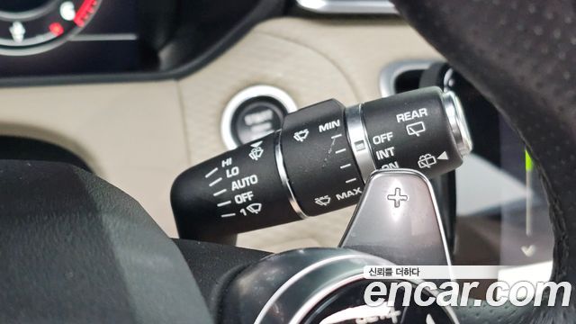 Land Rover Range Rover Velar 3.0 D300 R-Dynamic SE 2018 — фото 32