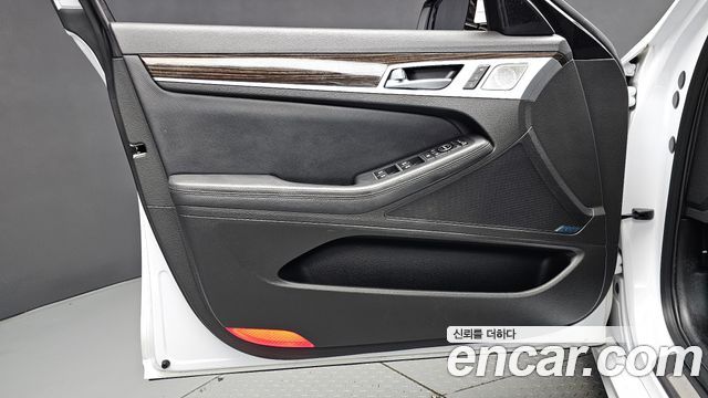 Genesis G80 3.3 GDI AWD Prestige 2018 — фото 24