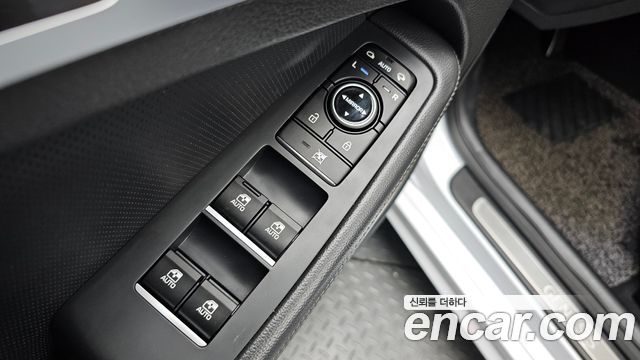 Genesis G80 3.3 GDI AWD Prestige 2018 — фото 37