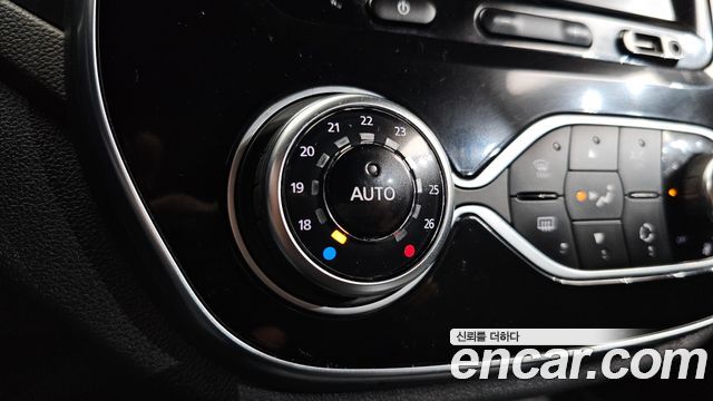 Renault Korea QM3 RE 2019 — фото 16