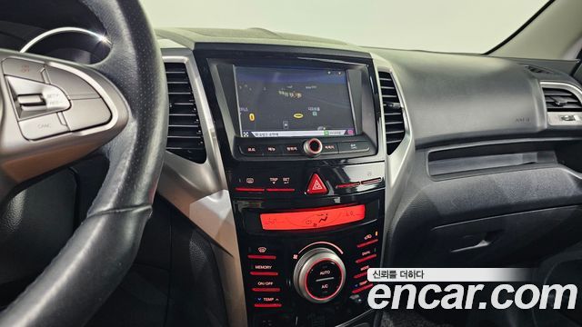 KG Mobility (SsangYong) Tivoli LX 2WD DLX 2015 — фото 12