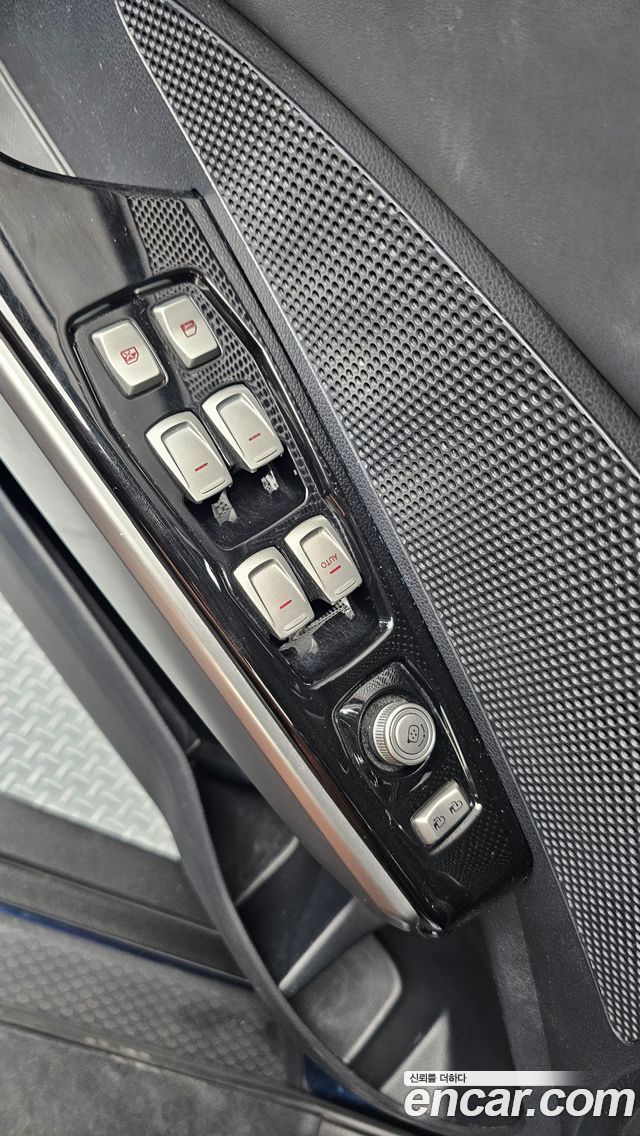 KG Mobility (SsangYong) Tivoli LX 2WD DLX 2015 — фото 18