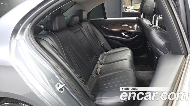 Mercedes-Benz E-Class (W213) E300 4MATIC Exclusive 2019 — фото 12