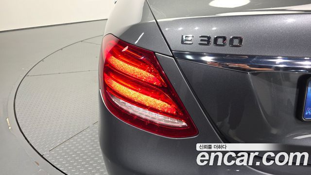 Mercedes-Benz E-Class (W213) E300 4MATIC Exclusive 2019 — фото 23