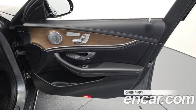 Mercedes-Benz E-Class (W213) E300 4MATIC Exclusive 2019 — фото 24