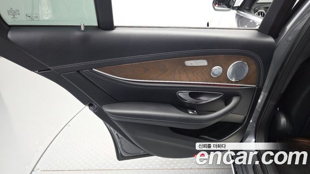 Mercedes-Benz E-Class (W213) E300 4MATIC Exclusive 2019 — фото 25