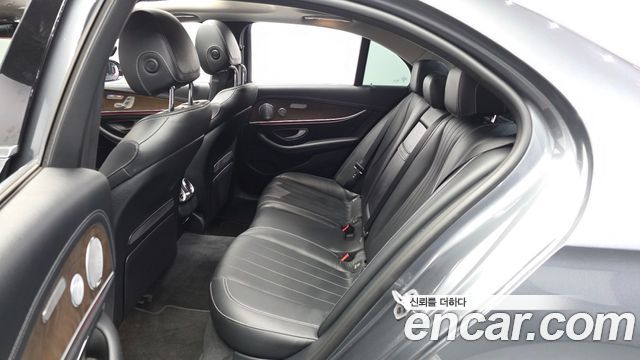 Mercedes-Benz E-Class (W213) E300 4MATIC Exclusive 2019 — фото 26