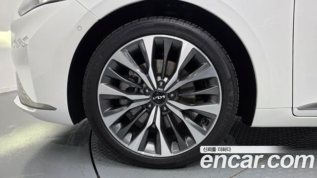Kia K8 2.5 Gasoline 2WD Noblesse 2023 — фото 5