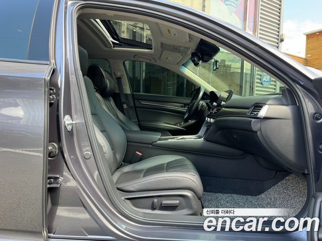 Honda Accord (X) 2.0 Hybrid Touring 2021 — фото 20