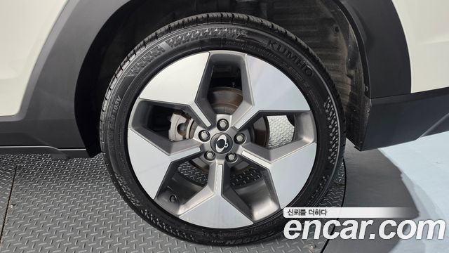 KG Mobility (SsangYong) Torres EVX E7 2024 — фото 21