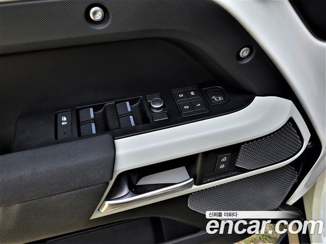 Land Rover Defender (L663) 110 D240 SE 2020 — фото 17