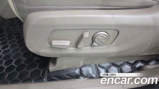 Kia Carnival (IV) Gasoline 9-Seater Hi Limousine Signature 2024 — фото 33
