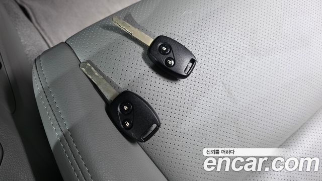 Honda Insight Plus 2011 — фото 19