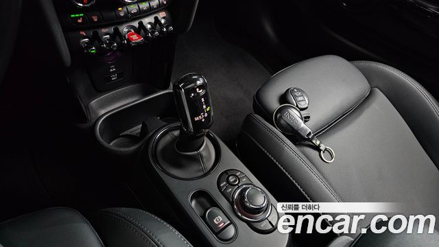 MINI Cooper S Classic Launch Pack Third Generation 2022 — фото 9