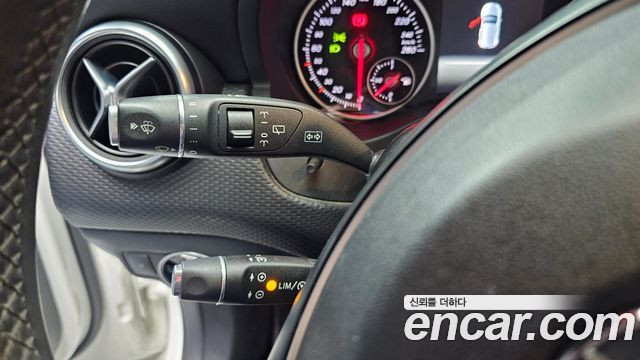 Mercedes-Benz A-Class (W176) A200 2017 — фото 18
