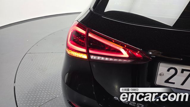 Mercedes-Benz A-Class (W177) A220 Hatchback 2020 — фото 23