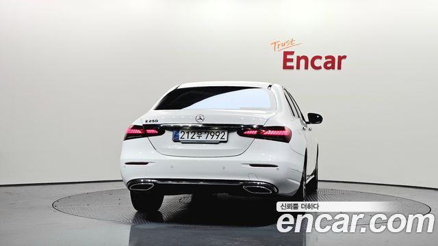 Mercedes-Benz E-Class (W213) E250 Avantgarde 2023 — фото 4