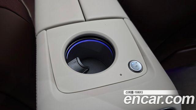 Mercedes-Benz GLS-Class (X167) Maybach GLS600 4MATIC Manufakur 2023 — фото 31