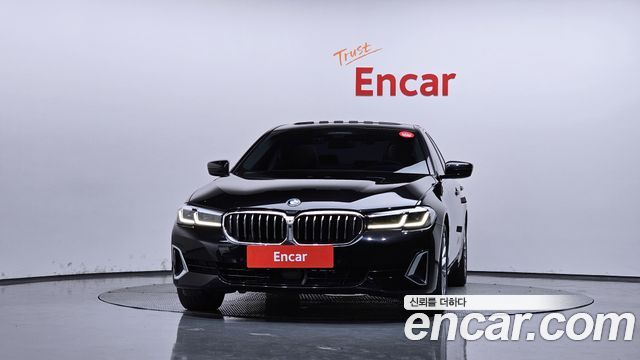 BMW 5 Series (G30) 523d Luxury 2023 — фото 3