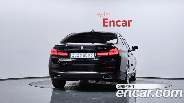 BMW 5 Series (G30) 523d Luxury 2023 — фото 4