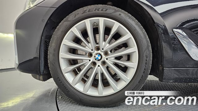 BMW 5 Series (G30) 523d Luxury 2023 — фото 5
