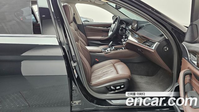 BMW 5 Series (G30) 523d Luxury 2023 — фото 11