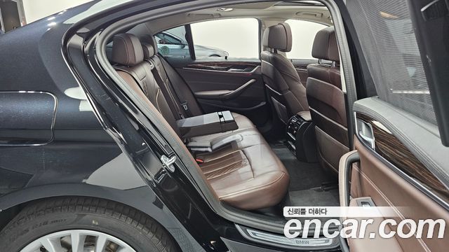BMW 5 Series (G30) 523d Luxury 2023 — фото 12