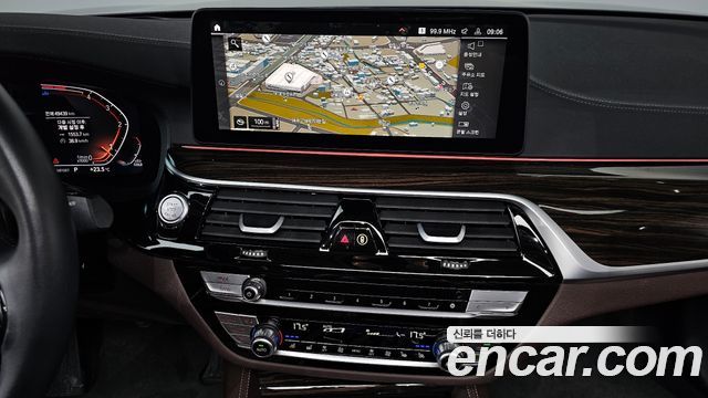 BMW 5 Series (G30) 523d Luxury 2023 — фото 14