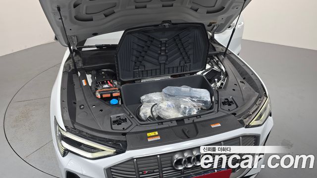 Audi e-tron 55 Quattro Sportback 2021 — фото 6