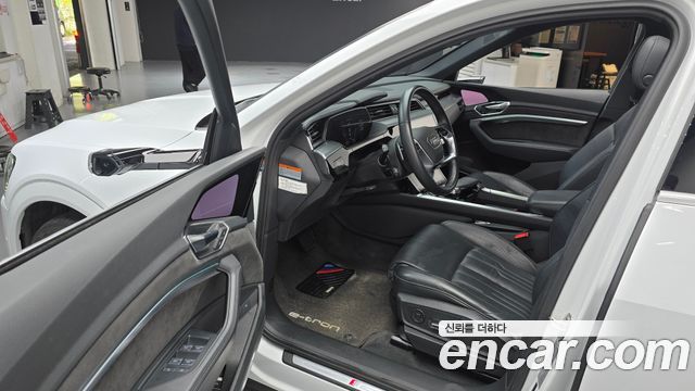 Audi e-tron 55 Quattro Sportback 2021 — фото 10