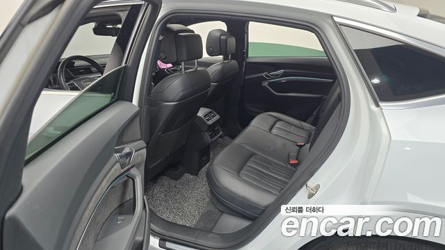 Audi e-tron 55 Quattro Sportback 2021 — фото 11