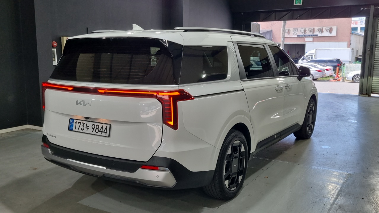 Kia Carnival (IV) Diesel 9-Seater Prestige 2025 — фото 2